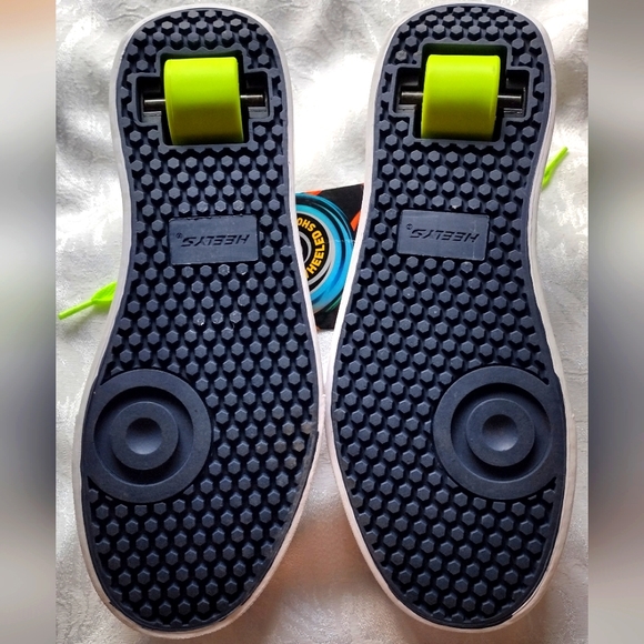 Heelys Shoes - Picture 3 of 4